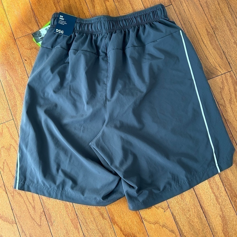 DSG men’s 9” stride run shorts - Picture 3 of 3